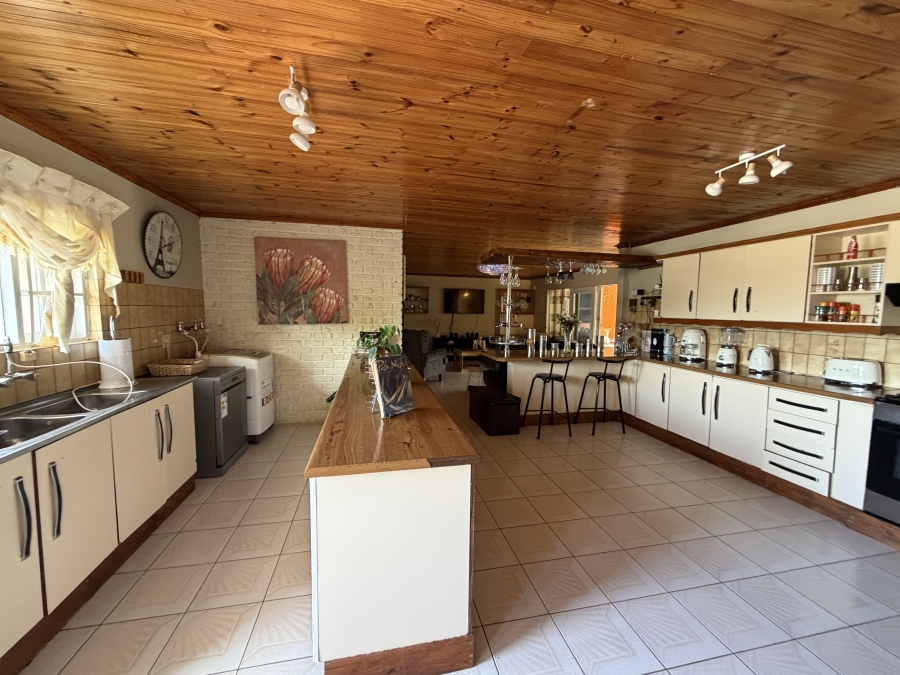 5 Bedroom Property for Sale in Beacon Bay Eastern Cape